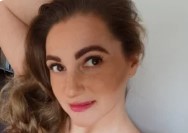 Smiling Slutroulette Cam Model