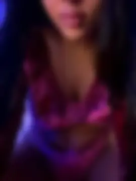 Ava, 32